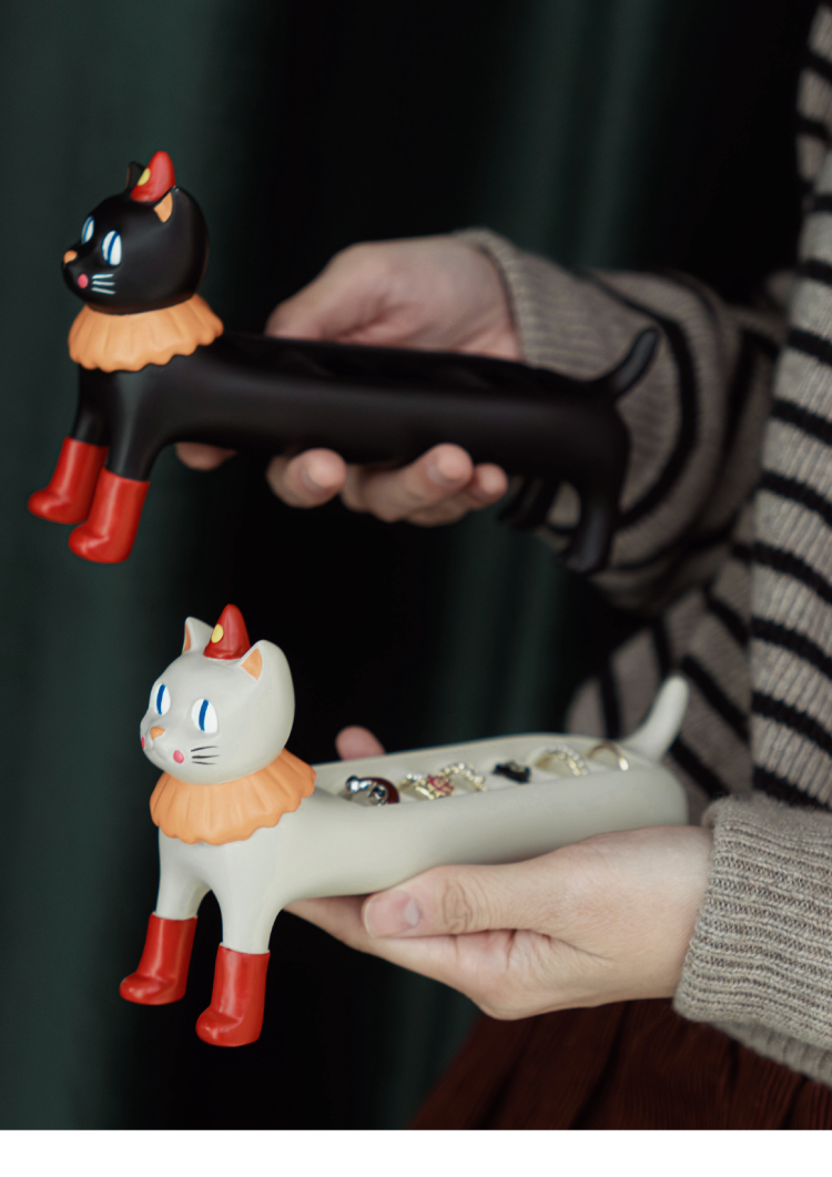 Circus Cat Ring Holder, Cute Resin Jewelry Organizer for Desk