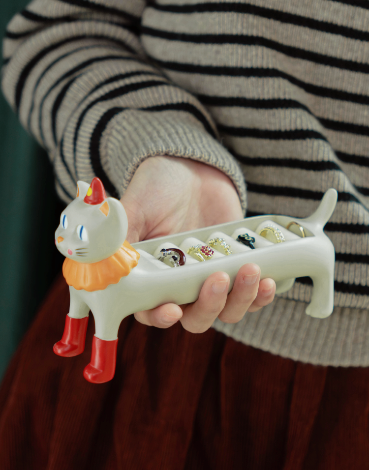 Circus Cat Ring Holder, Cute Resin Jewelry Organizer for Desk