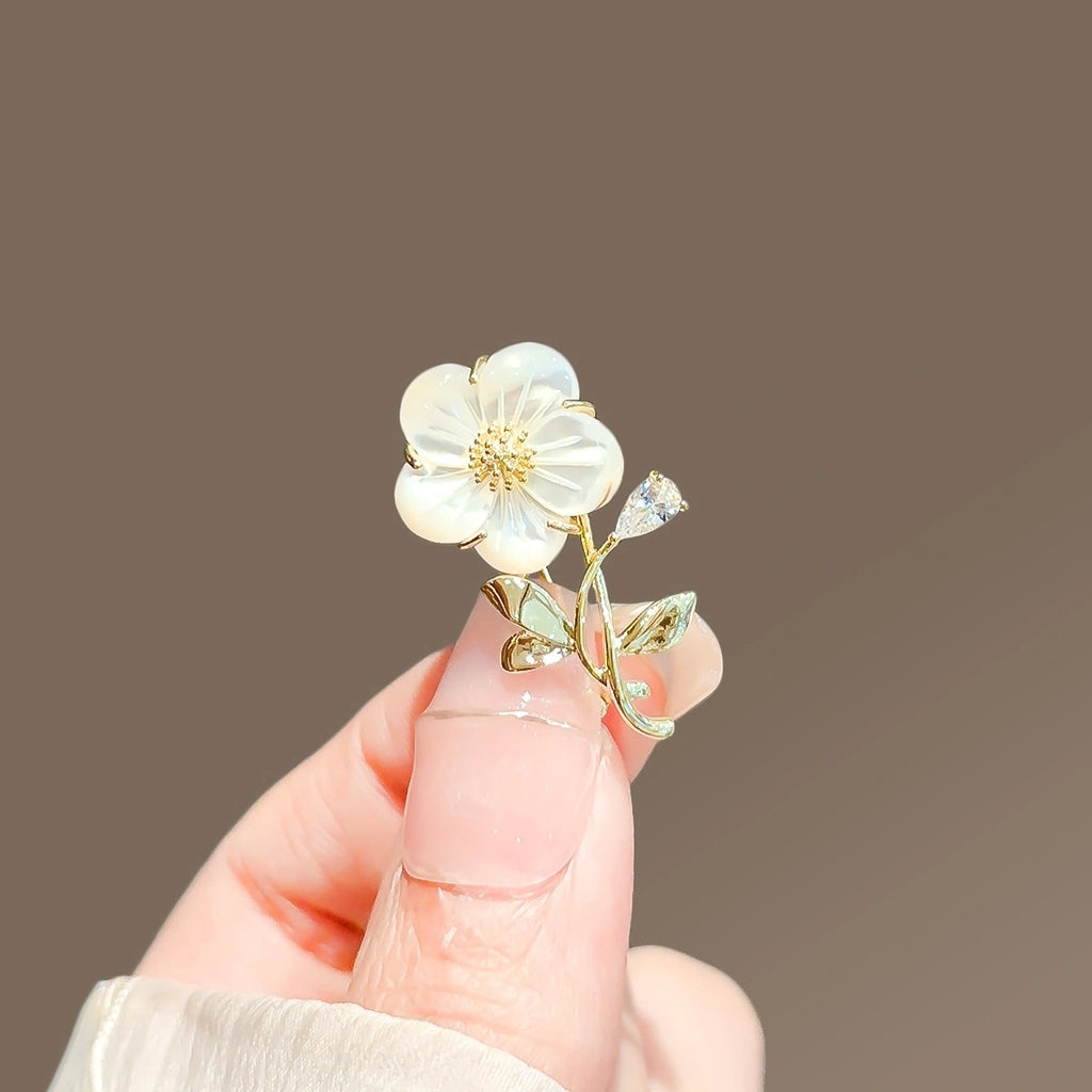 Shell Flower Mini Brooch variant image showing shell flower brooch