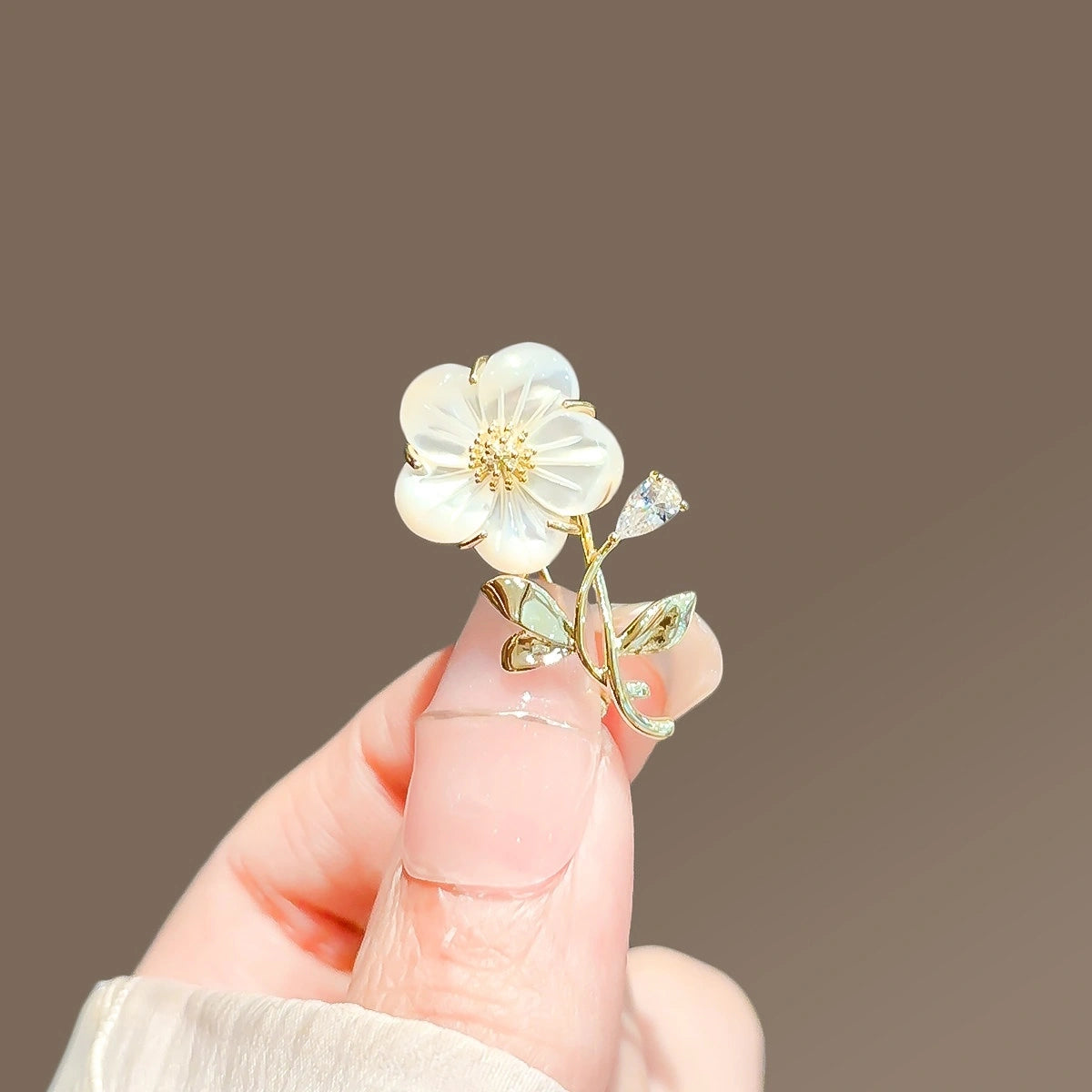 Shell Flower Mini Brooch variant image showing shell flower brooch