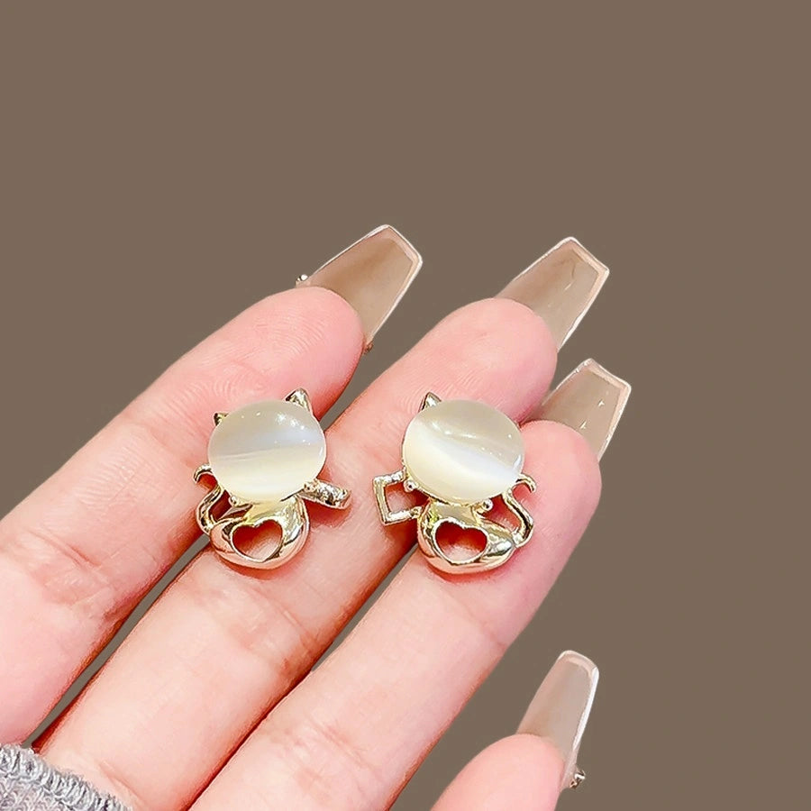 Cat Eye Cat Waist Tightener Pin product image showing cat