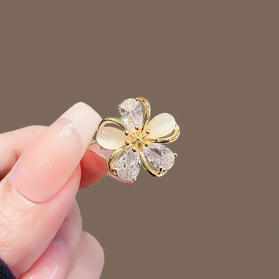 Cat Eye Flower Mini Brooch product image showing flower