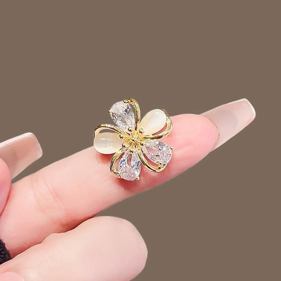 Cat Eye Flower Mini Brooch product image showing flower