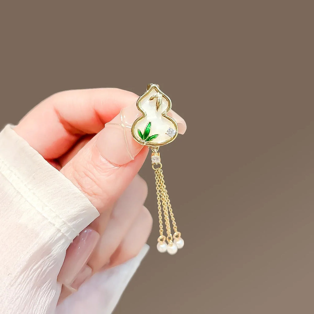 Floral garment pendant pin product image