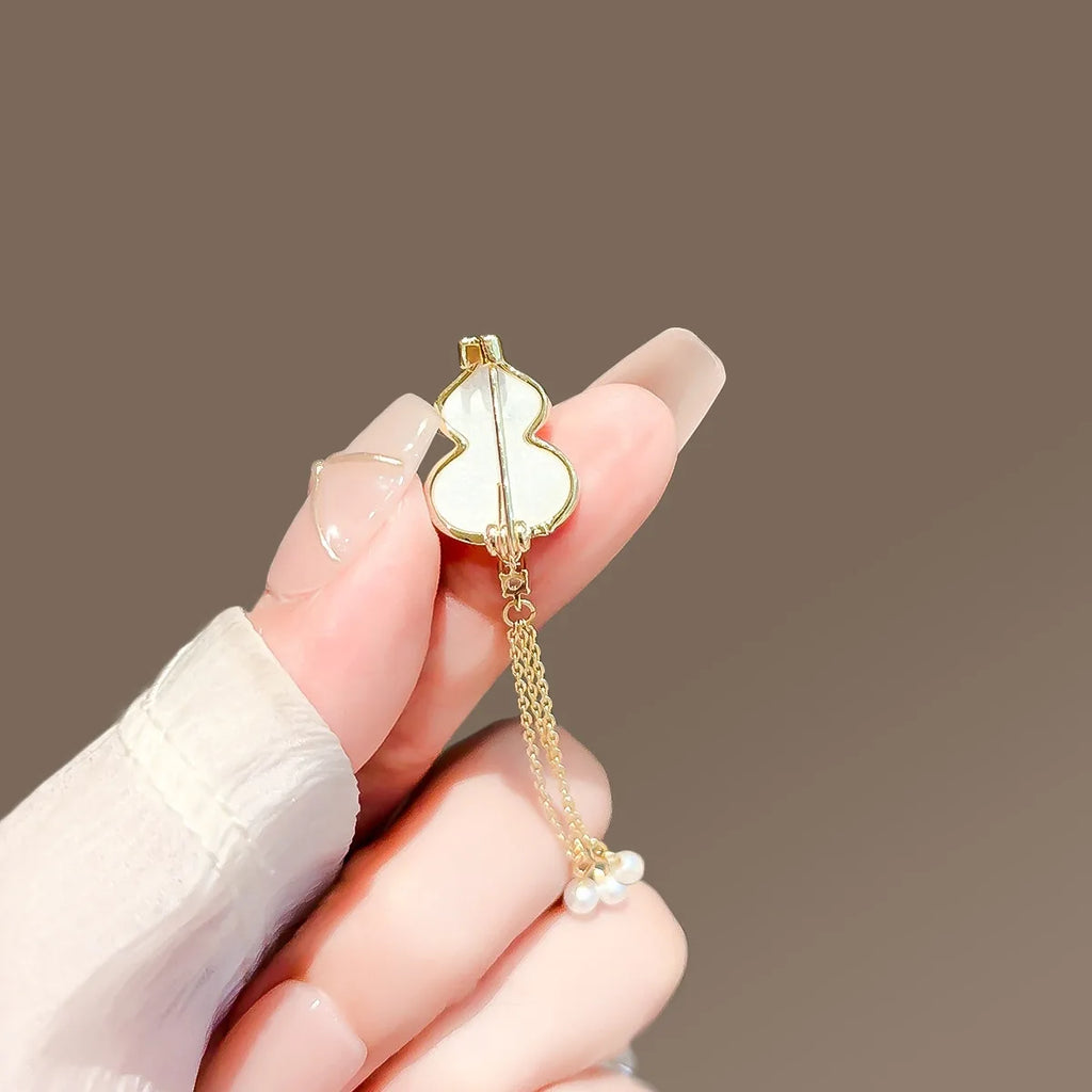 Floral garment pendant pin product image