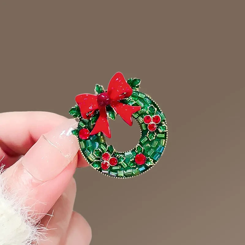 Crystal Holiday Wreath brooch variant image