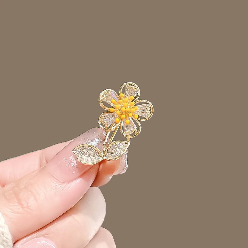 Daisy brooch product image