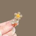 Daisy brooch product image