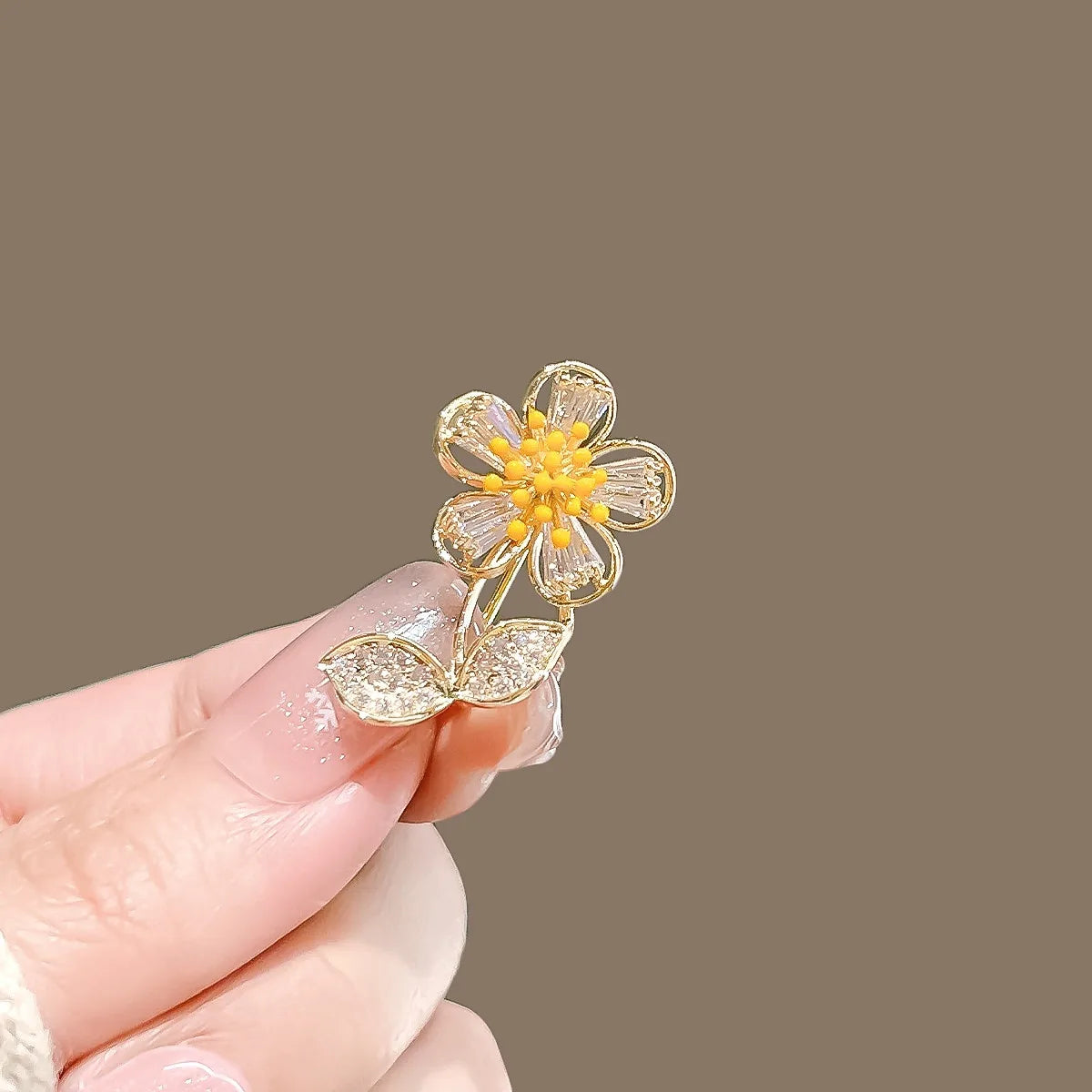 Daisy brooch product image