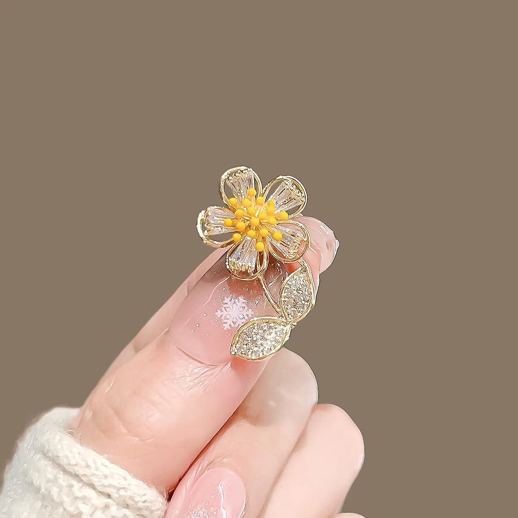 Daisy brooch product image