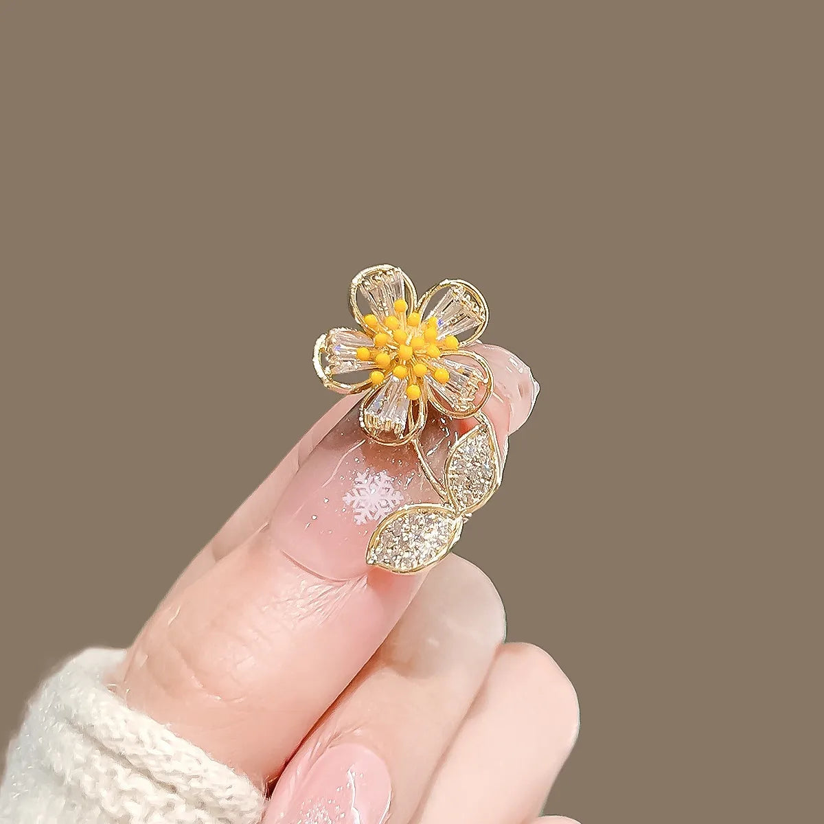Daisy brooch product image
