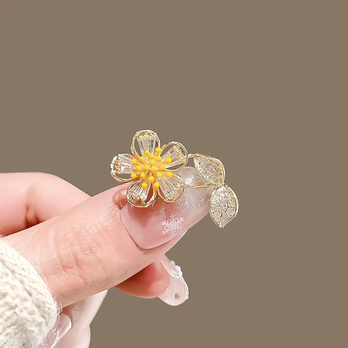 Daisy brooch product image