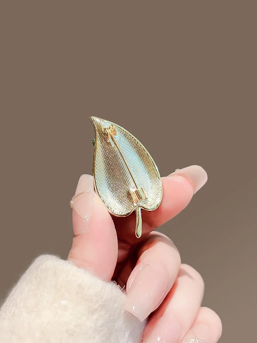 Floral brooch product image