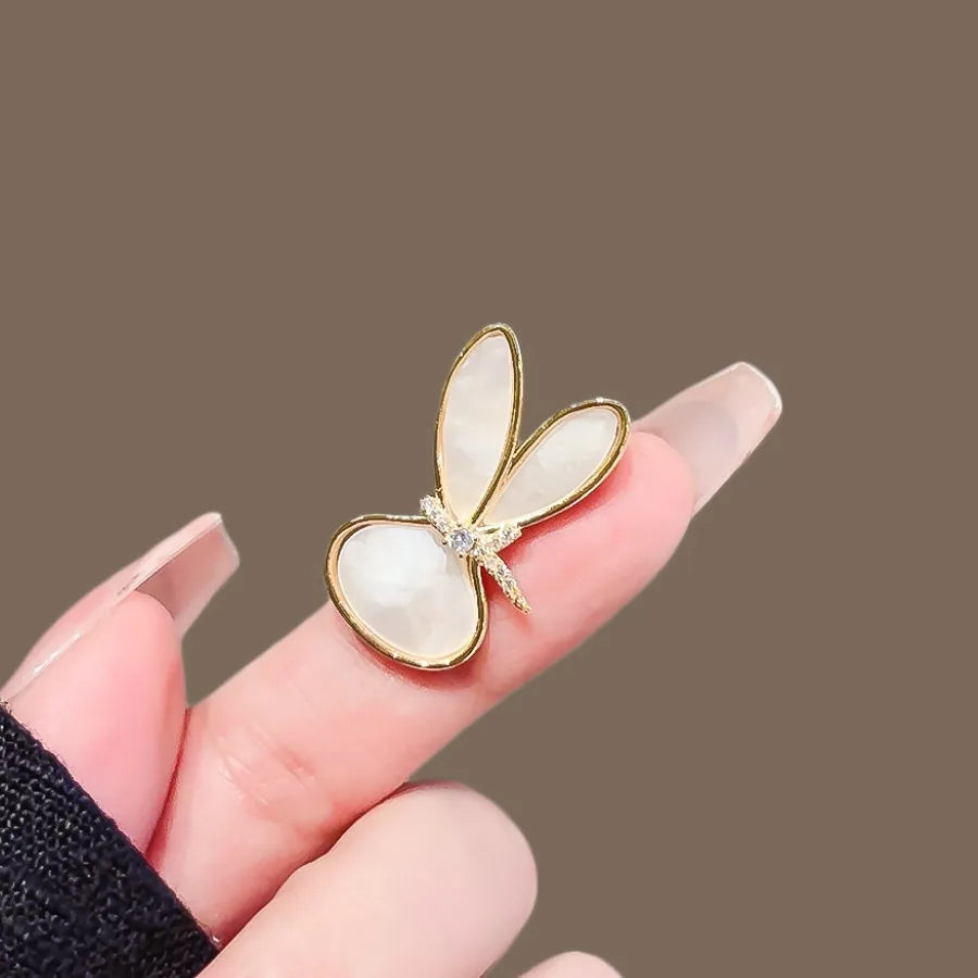 Floral brooch product image