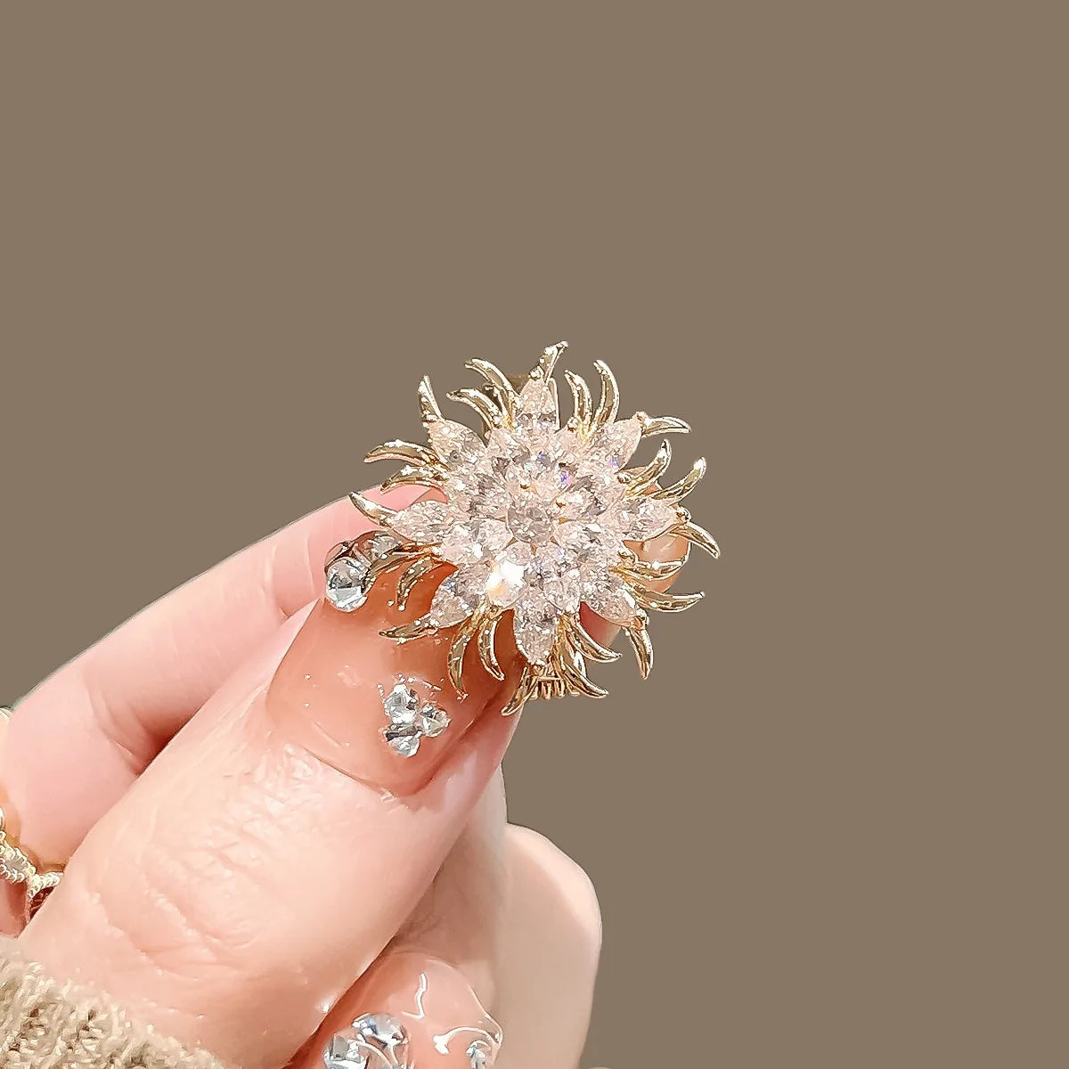Daisy brooch product image