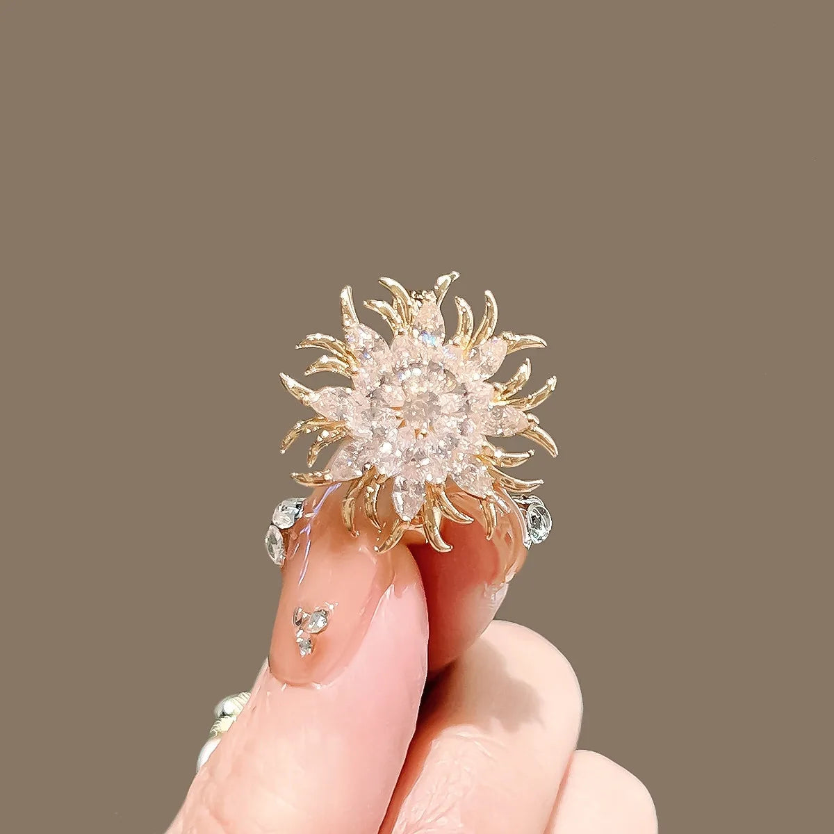 Daisy brooch product image