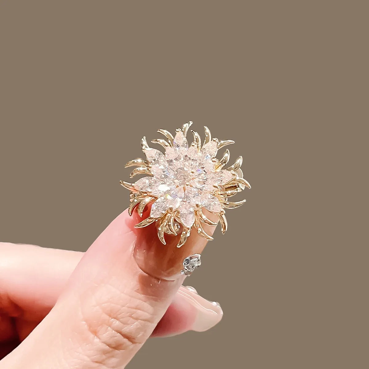 Daisy brooch product image