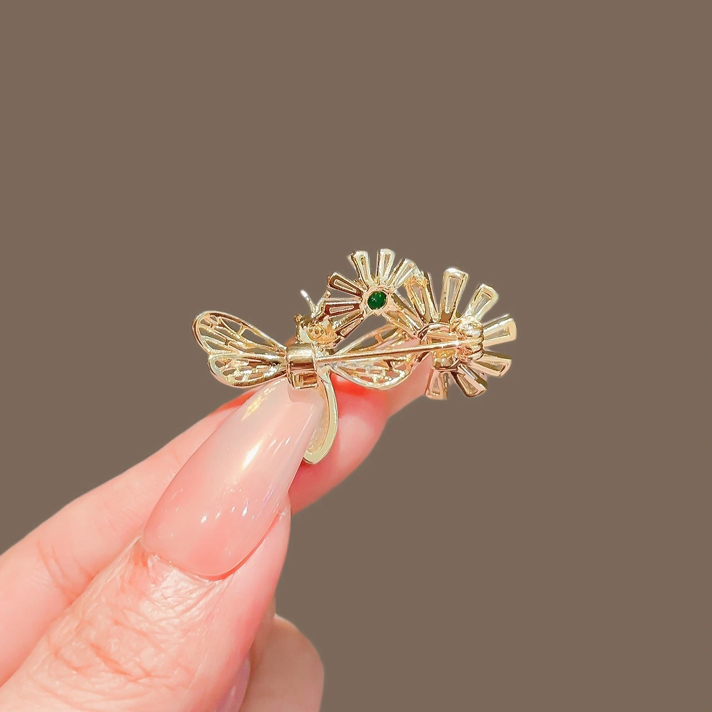 Bee brooch - product image 4