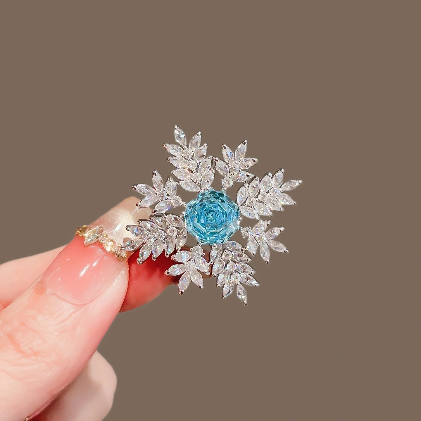 Snowflake brooch - Snowflake variant image