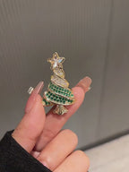 Tree brooch - product video 1