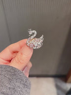 Floral brooch - product video 1