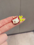 Cat brooch - product video 1