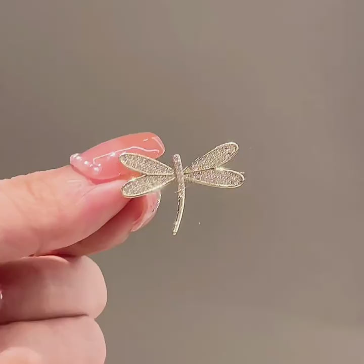 Rhinestone Dragonfly Brooch video showing the dragonfly accessory