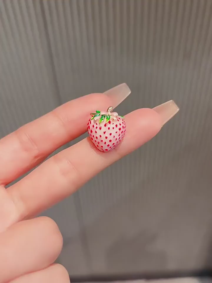Strawberry brooch - product video 1