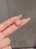 Strawberry brooch - product video 1