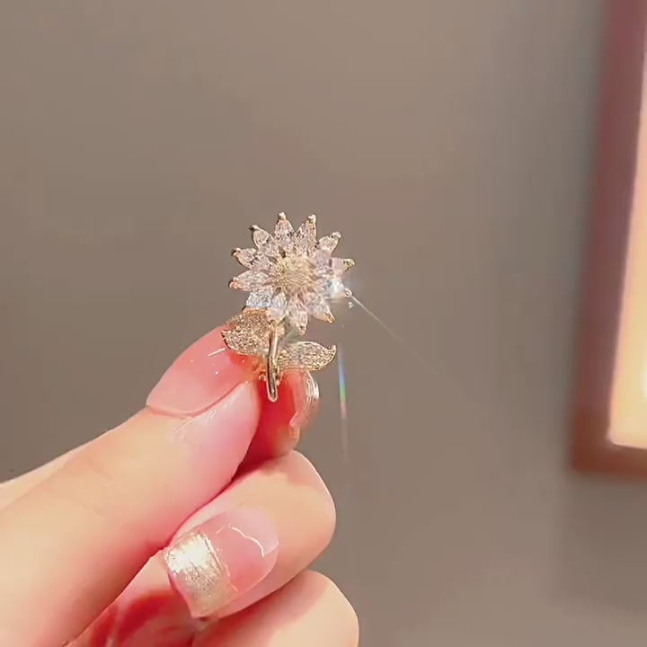 Crystal Smiling Sun Brooch - Celestial Gift product video