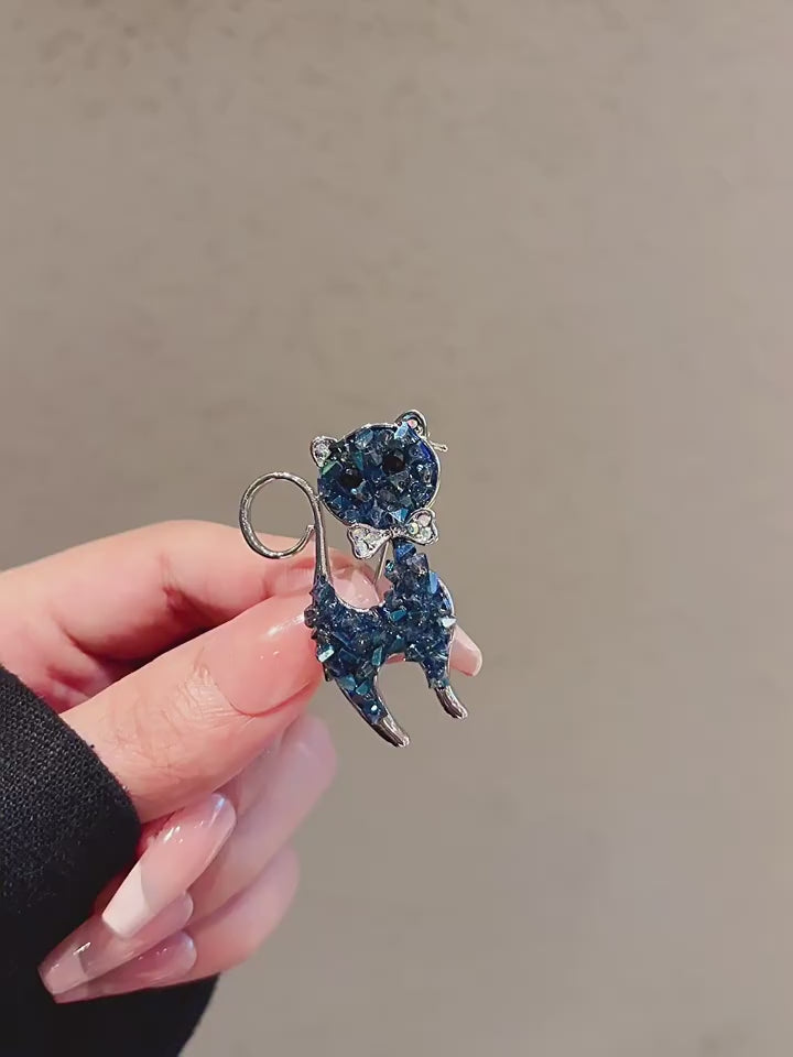 Crystal Cat Brooch video showing the cat accessory