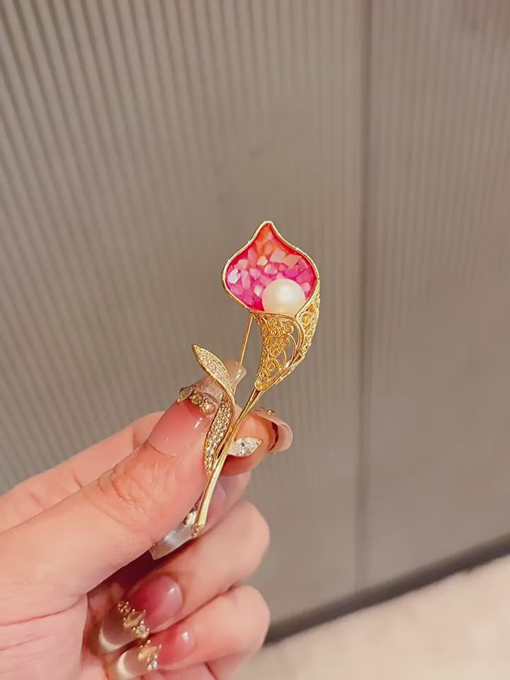 Calla Lily brooch - product video 1