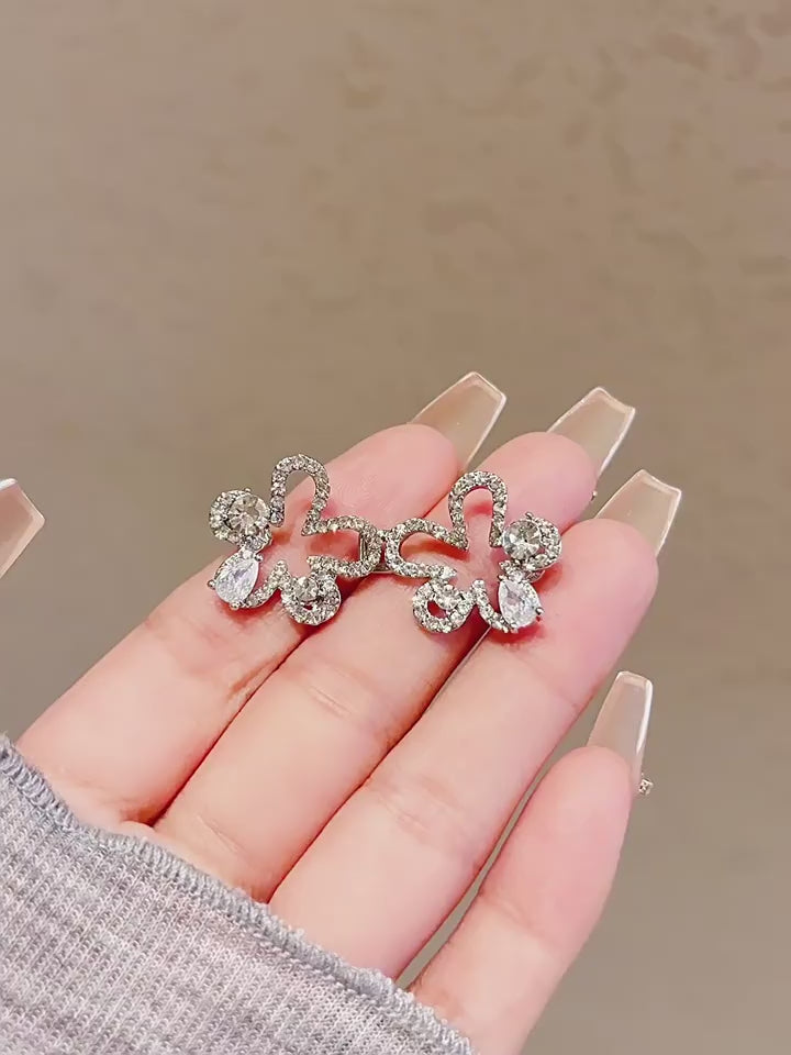 Hollow Flower Waist Tightener Pin video showing the hollow flower accessory