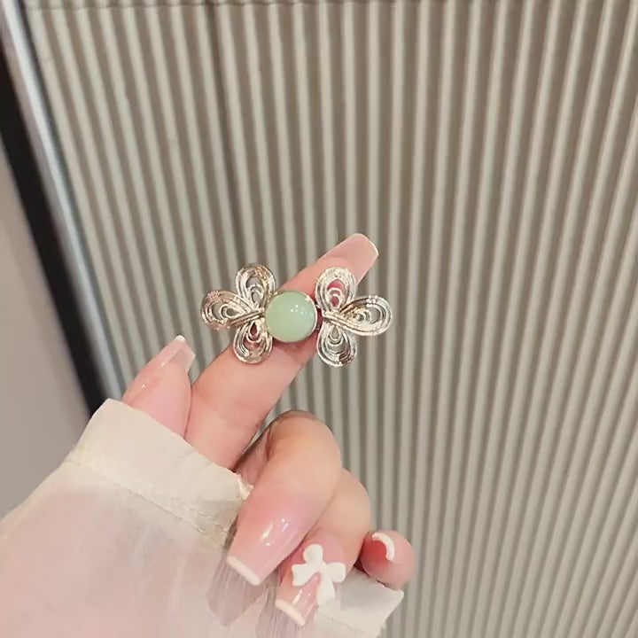 Chinese Knot Waist Tightener Pin video showing the Chinese knot accessory