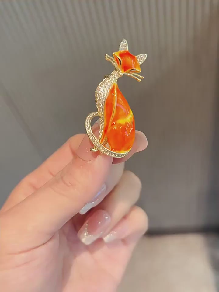 Fox brooch - product video 1