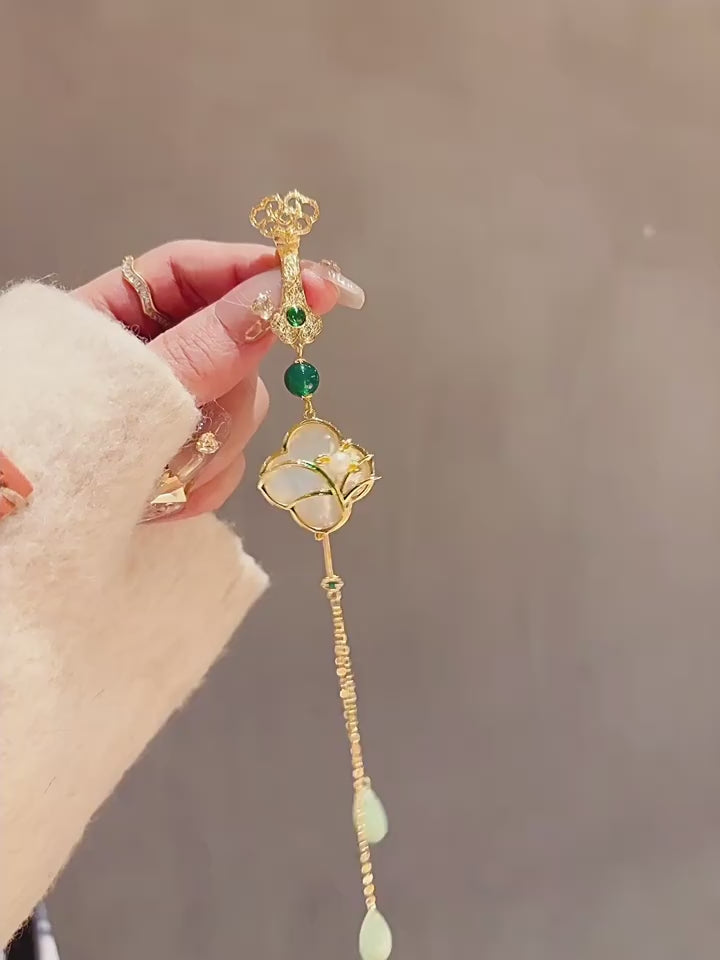 Ruyi Floral Pendant Brooch video showing the ruyi floral charm accessory