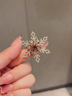 Snowflake brooch - product video 1