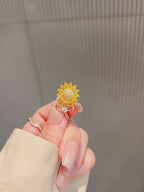 Sunflower Mini Brooch video showing the sunflower accessory