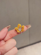 Maple Leaf brooch - product video 1