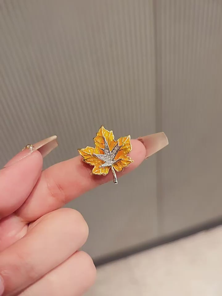 Maple Leaf brooch - product video 1