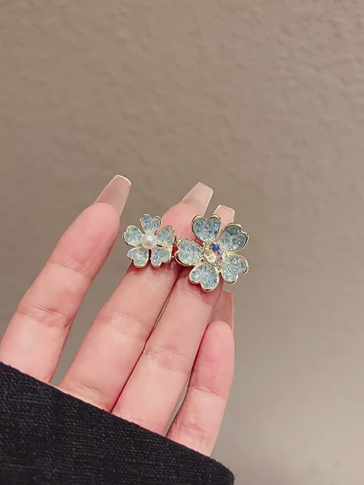 Crystal Flower Waist Tightener Pin video showing the crystal flower accessory