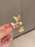 Floral brooch - product video 1