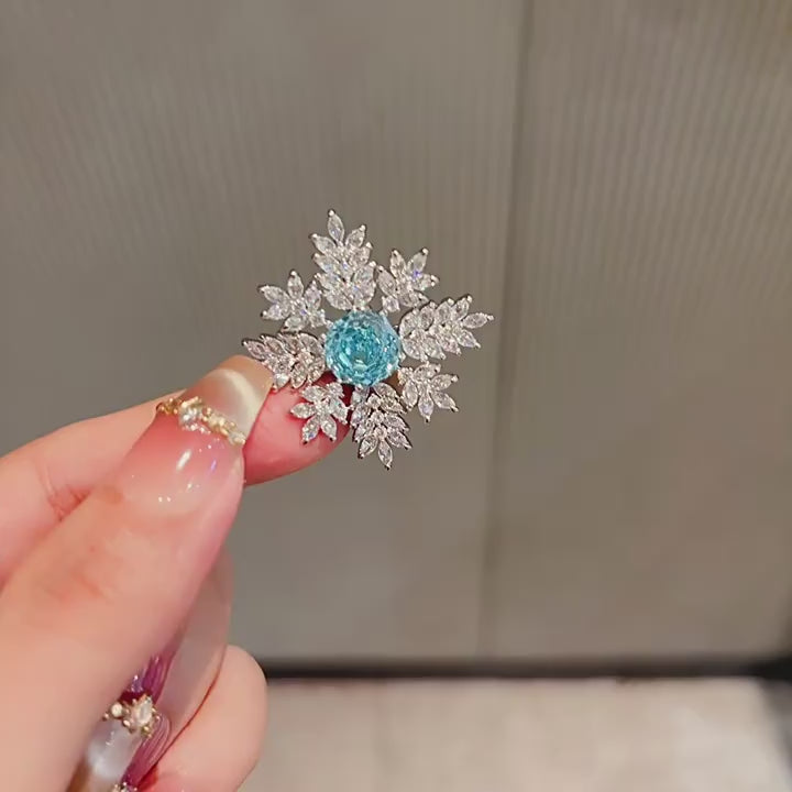 Snowflake brooch - product video 1