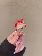 Magnolia brooch - product video 1