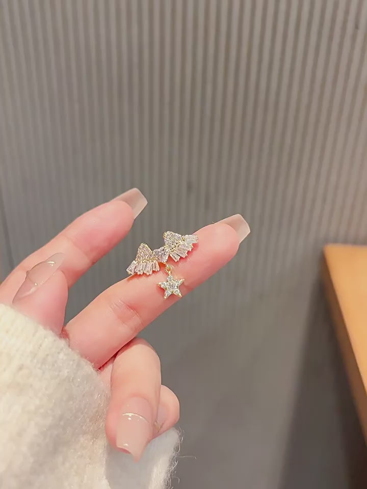 Heart Wing Mini Brooch video showing the heart with wings accessory