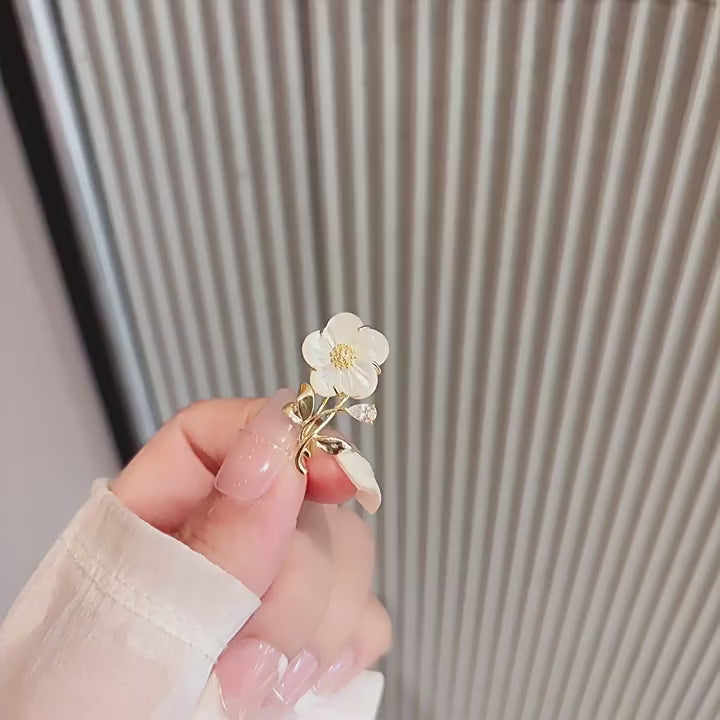 Shell Flower Mini Brooch video showing the shell flower accessory