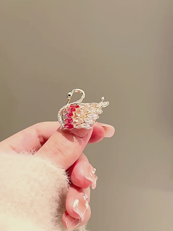 Crystal Swan Brooch video showing the swan accessory