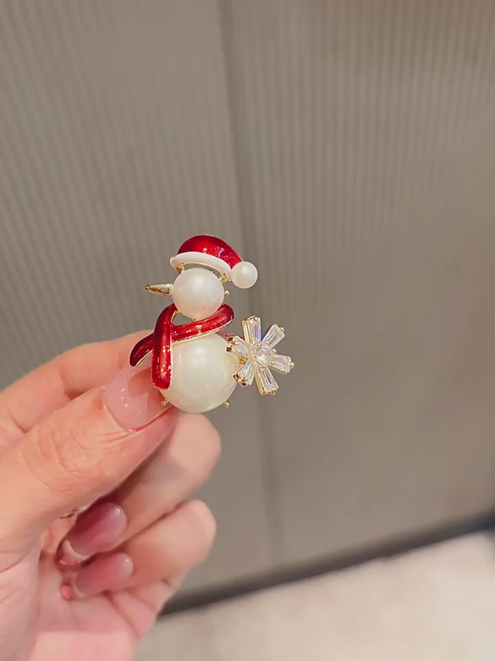 Snowflake brooch - product video 1